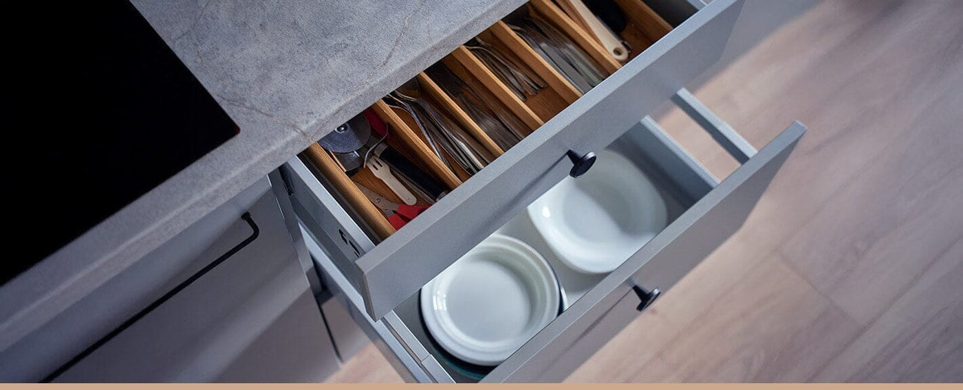 HOW TO UPDATE YOUR KITCHEN CABINETS WITHOUT REPLACING THEM